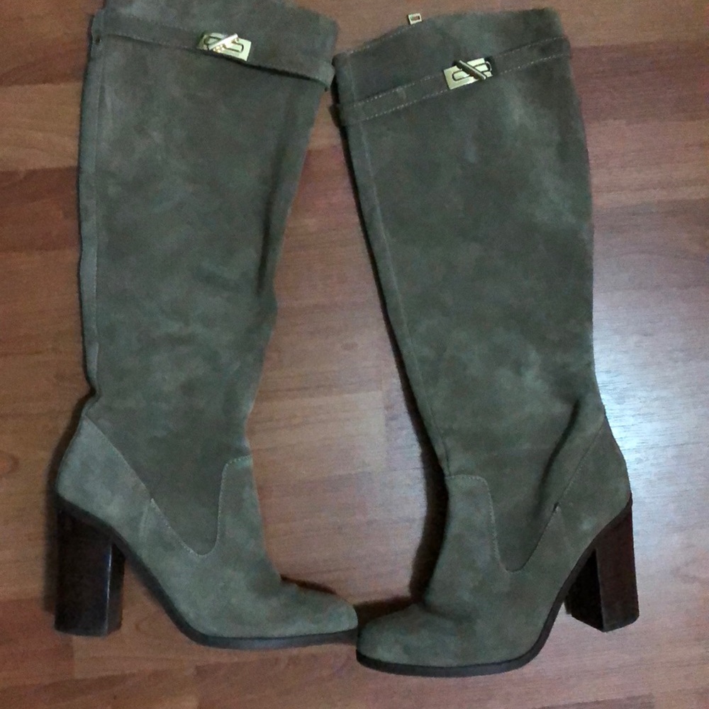 Tommy Hilfiger like new suede boots